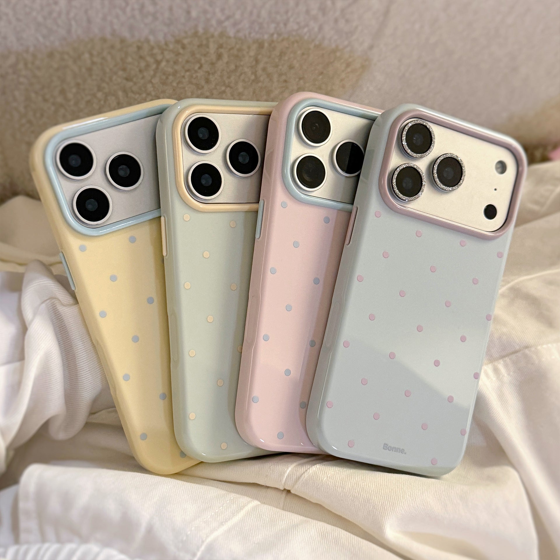 Koreya üslubunda sadə təzadlı rəngli polka nöqtə iPhone17ProMax üçün uyğun Apple mobil telefon qutusu yeni 16 fərdiləşdirilmiş kreativ 15 yüksək səviyyəli niş sevimli qadın modeli ins üslubunda silikon düşməyə qarşı böyük deşik yumşaq qabıq