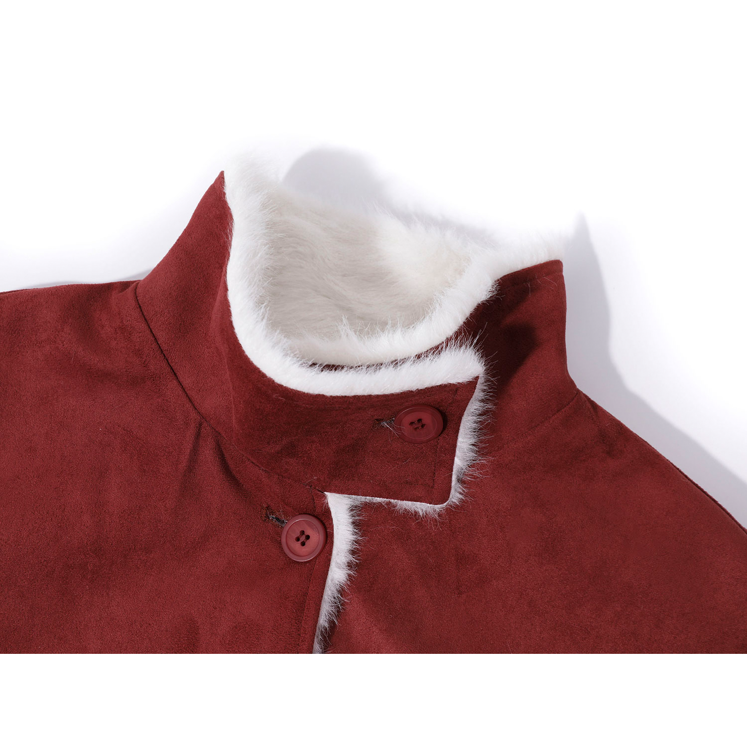 Cholisa-nın Yeni il və Milad mövzulu qırmızı zamşa rəngli qadınlar üçün paltosu çox şirin, geri çevrilə bilən və tək dəri parçasından hazırlanmışdır.