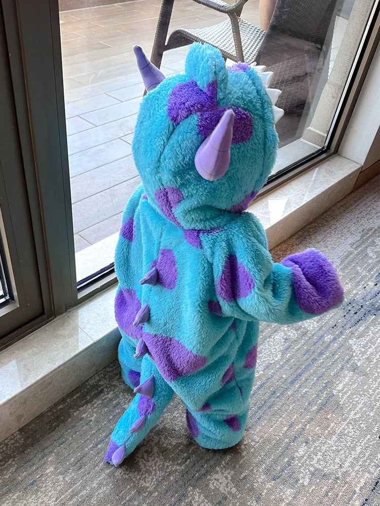 Körpə alt paltarları, payız və qış geyimləri, payız geyimləri, bədheybət və gülməli payız və qış açıq hava geyimləri, yeni doğulmuş körpə qış geyimləri, tuflilər