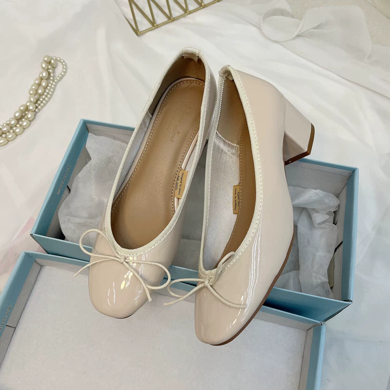 Yeni Koreya üslubunda ~ Balet bantlı ayaqqabı ~ Qalın daban, dairəvi burunlu, aşağı kəsikli, yumşaq laklı dəri, rezin altlıq, yaz və payız üçün idealdır.