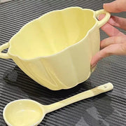 Ev istifadəsi üçün mükəmməl olan şirin krem tərzli keramika qab və qaşıq dəsti. Yüksək keyfiyyətli keramika dizaynı.