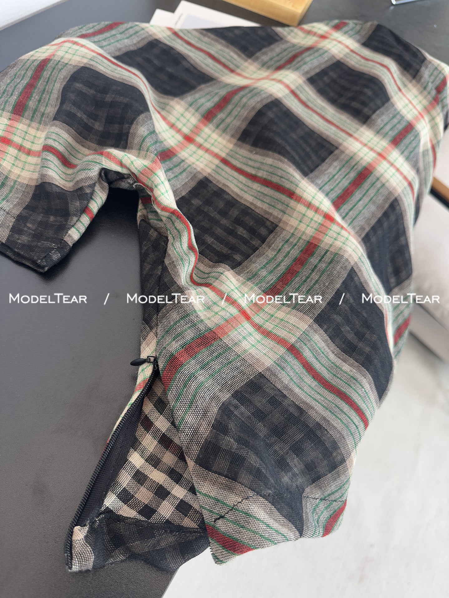 Breketlər [Runway Check] Qərblə eynidir *Lövhə parça* Sosial media lentinizdə üstünlük təşkil etmək üçün çiyinləri açıq olan bu topu geyin