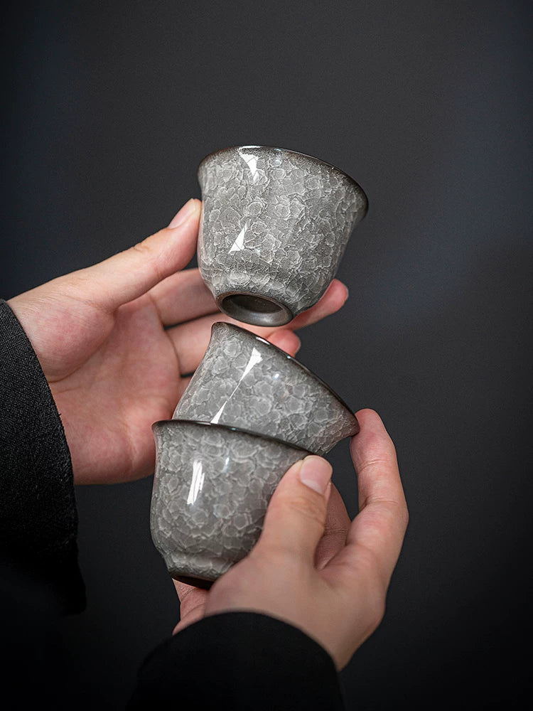 Longquan Celadon Master Kuboku Tək Fincan Ge Fırın Qara Buz Çatlaq Çay Fincan Çay Fincan Kişi Kung Fu Çay Dəsti Şəxsi Çay Fincan