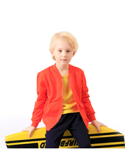 Çəhrayı, boz və mavi kimi düz rənglərdə uşaq kapşonlu şalvarlar, kardiqanlar və şık uşaq geyimləri.