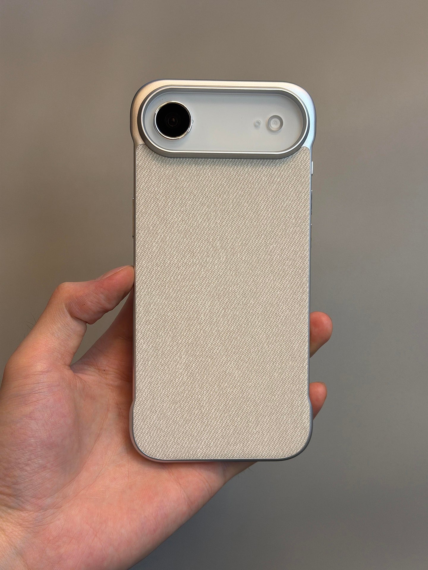 Kətan yun və kətan ədəbi parça tərə qarşı maqnit udma Air Apple 17proMax mobil telefon qutusu nazik 15/14plus sürüşməyə qarşı iPhone13 yeni 16Pro elektrolizlənmiş gümüş yarım paket çərçivəsiz sərt kompüter