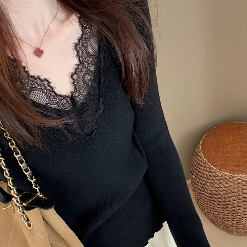 Qadınlar üçün sadə rəngli V-formalı krujeva əsas qatlı top, 2025 payız yeni Koreya üslubunda sadə üslublu daxili qatlı top.