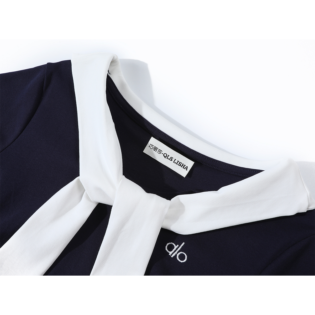 Cholisa'nın Yay Gediş-Gəliş Üçün Gözəl QısaQollu Koreya Rəngli Bloklu Süni İki Parçalı Şal və İncə Fit ilə Futbolka