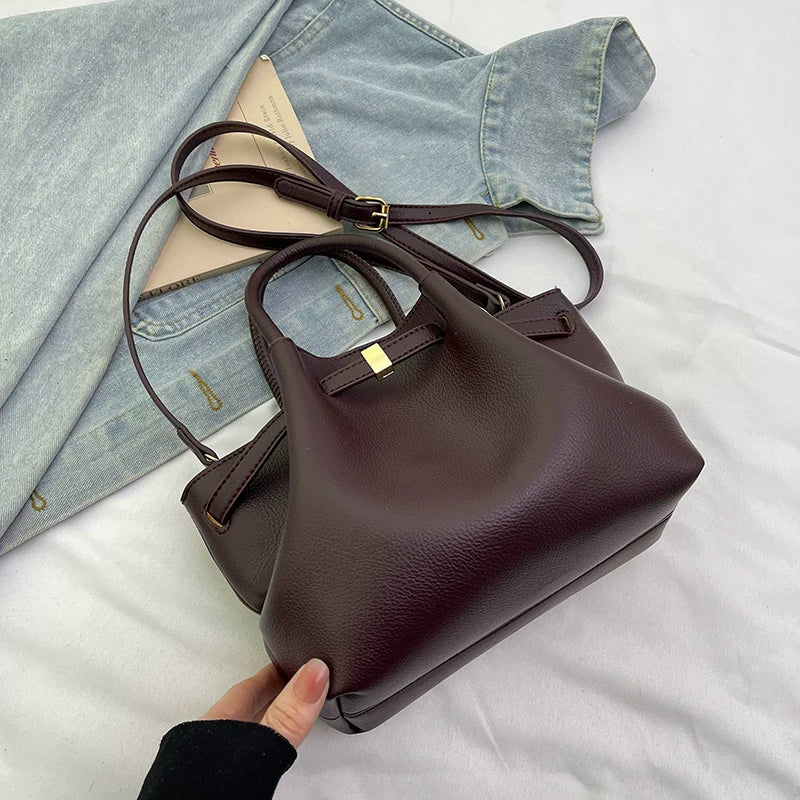 Qadınlar üçün Fransız retro liçi naxışlı çanta, yeni 2025-ci il üslubunda, yüksək keyfiyyətli, çoxfunksiyalı, çiyin/çarpaz bədən çantası, dəbli şəhər içi çantası.