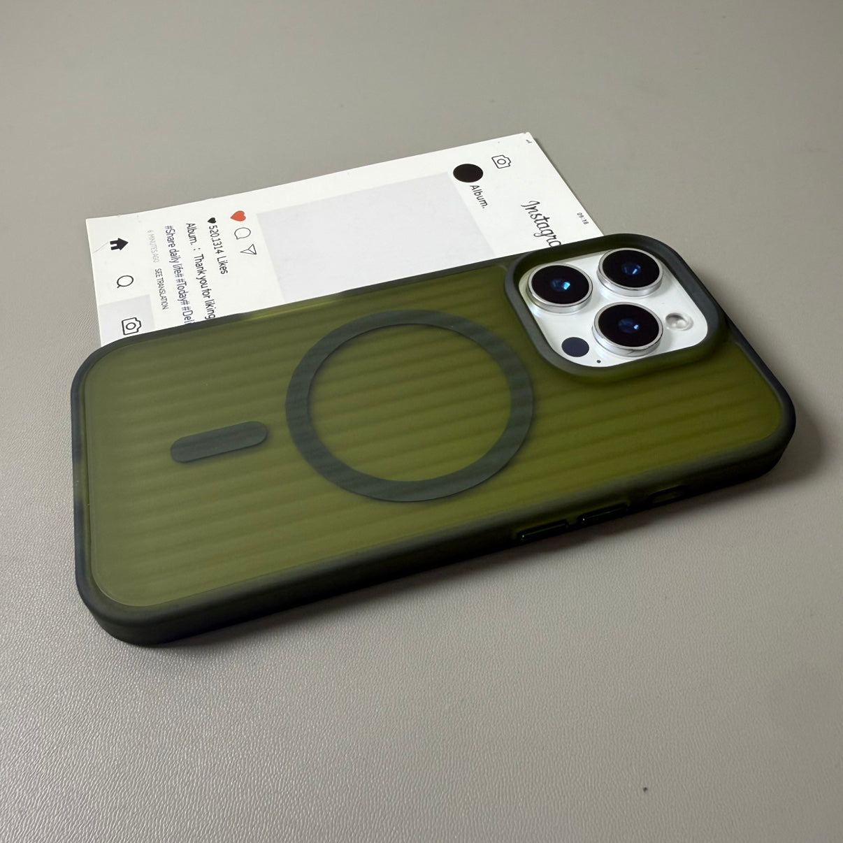 iPhone17 üçün uyğun yüksək səviyyəli şam iynəsi yaşıl şaxtalı maqnit qutusu 16promax apple 15/14/13 niş sadə 12