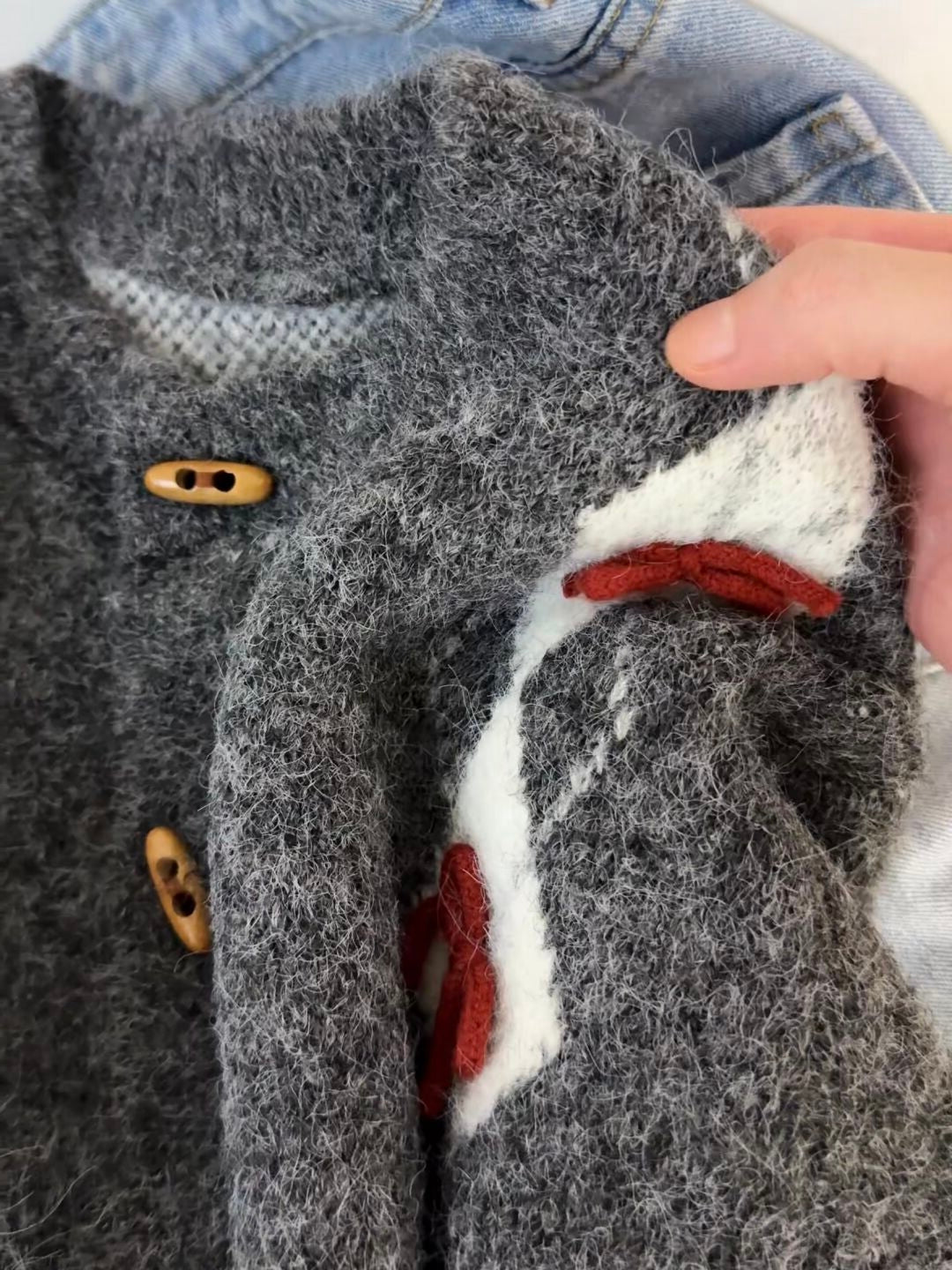 İlk geyinəndə aşiq olacaqsınız! Qış üçün mükəmməl olan qadınlar üçün şık və rahat üslublu argyle bantlı sviter kardiqan. Zərif və gənc trikotaj seçimi.