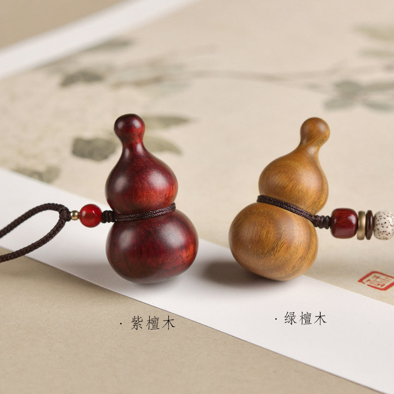 Bənövşəyi səndəl ağacından hazırlanmış balqabaq avtomobil açar zənciri, yaşıl səndəl ağacından hazırlanmış sülh və bəxt kulonu, kişilər və qadınlar üçün yaradıcı portativ zərgərlik.