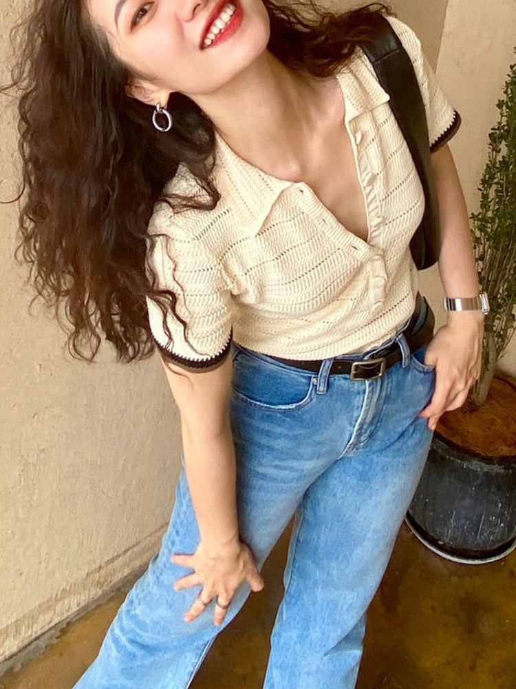 Qadınlar üçün duz üslubunda polo köynək, qısaqol, yaxalıqlı, unikal toxunma, niş üslubda, V-yaxalı futbolka, şirin və sərin top, nazik və dəbli.