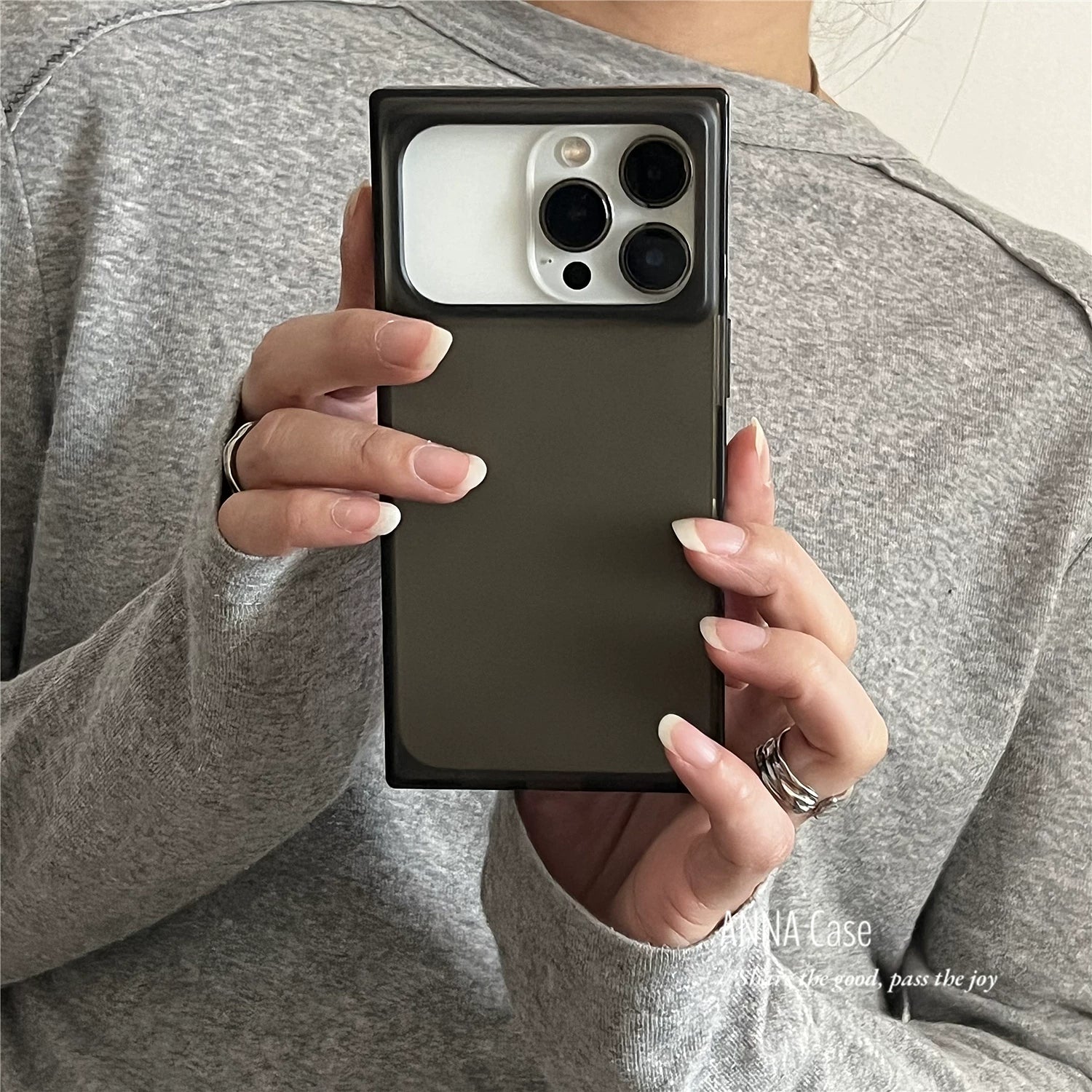 ANNACASE Premium Minimalist Şəffaf Qara və Ağ Buzlu Kvadrat Telefon Çantası, Apple 17 Yeni Model, 15 Pro Tam Örtük, Kişilər və Qadınlar üçün 16 Pro Max Düşməyə Qarşı Qoruyucu Çanta.