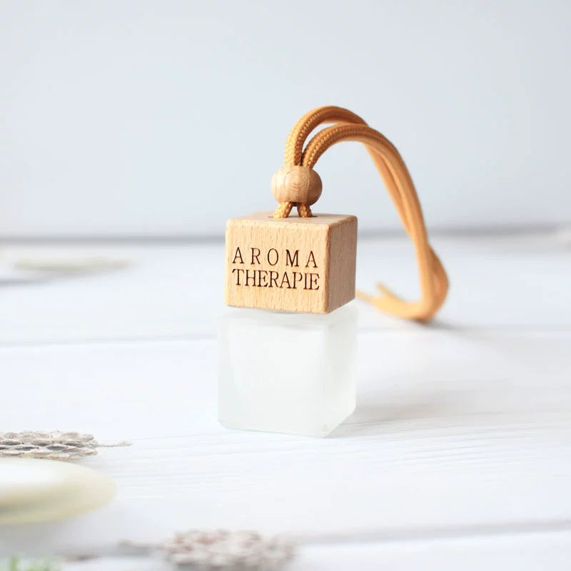 Yüksək səviyyəli Avtomobil Aromaterapiya Yanğınsöndürmə Şüşələri Öz-özünə quraşdırılmış Ətir Alt Butulkaları Avtomobil Asma Ornament Efir Yağı Uçucu Aroma Diffuzoru Qalıcı Ətir