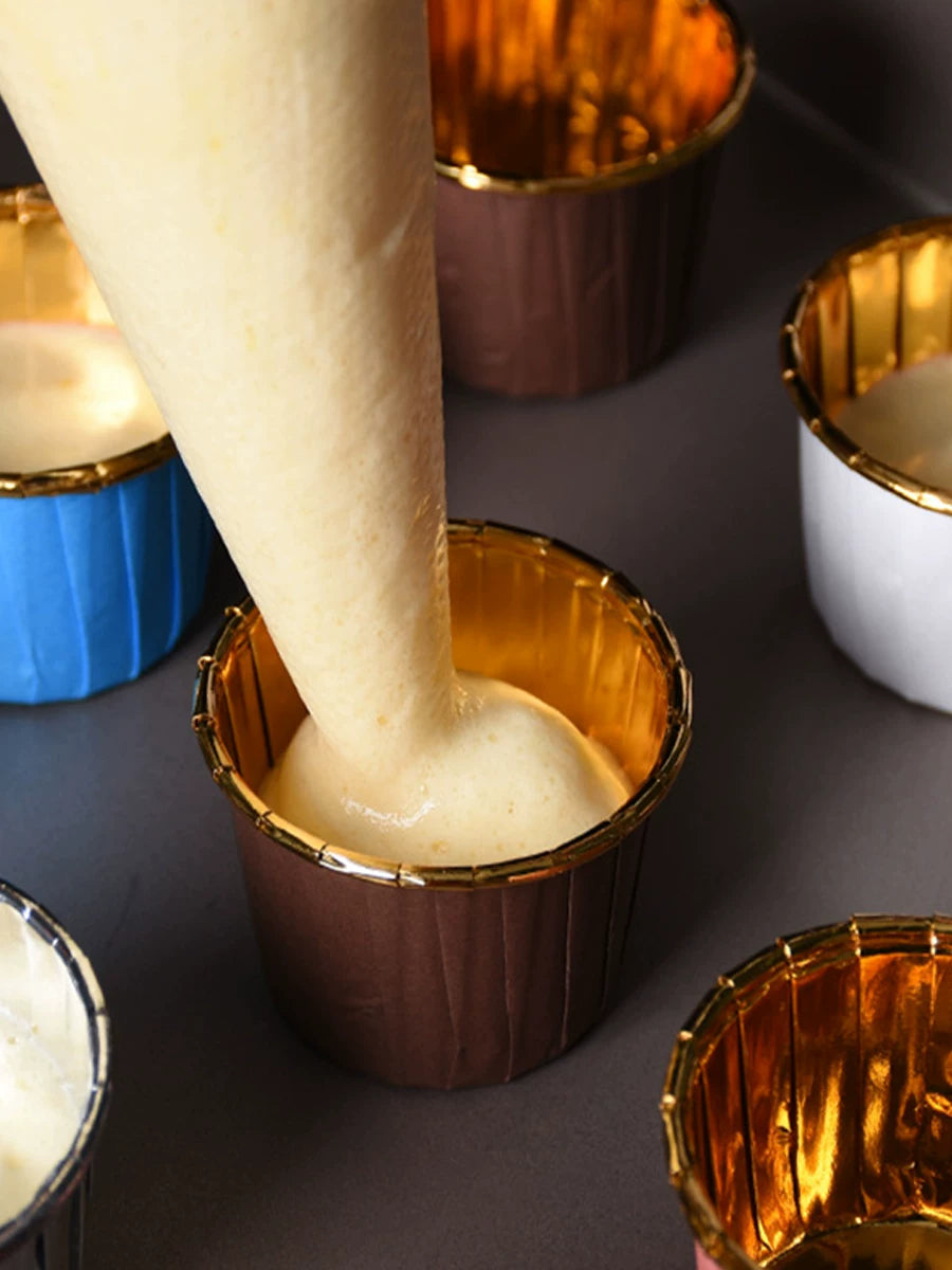 Cupcake kağız stəkan rulon ağızlı muffin stəkanı qıvrılmış kənar tort sahibi fincan kağız tutucusu ağ soba qızıl tort fincanı