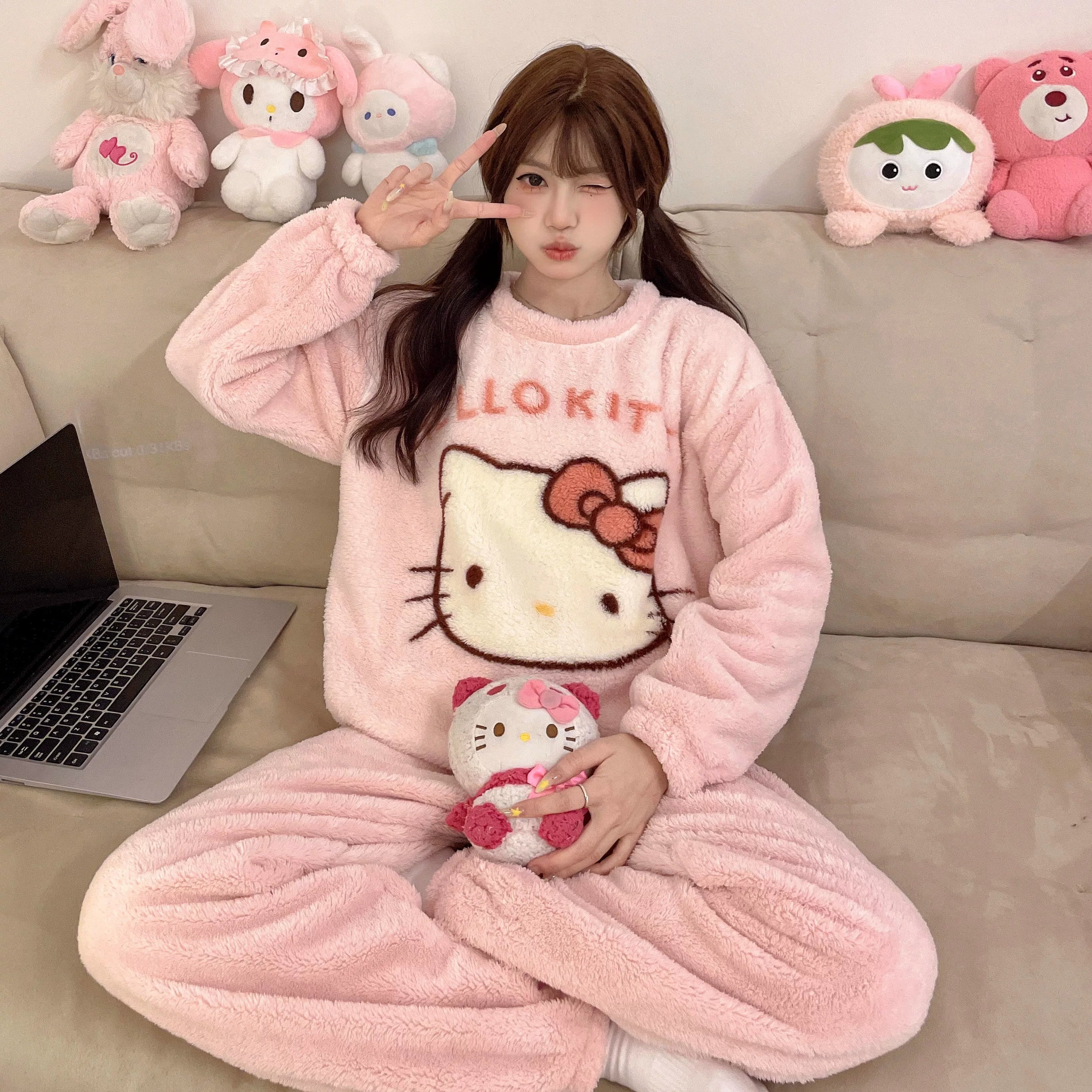 Cizgi filmi boz və qara pişik qış yeni mərcan yunlu pijama qadın yun astarlı və qalınlaşmış tələbə flanel ev geyimi xarici geyimlər