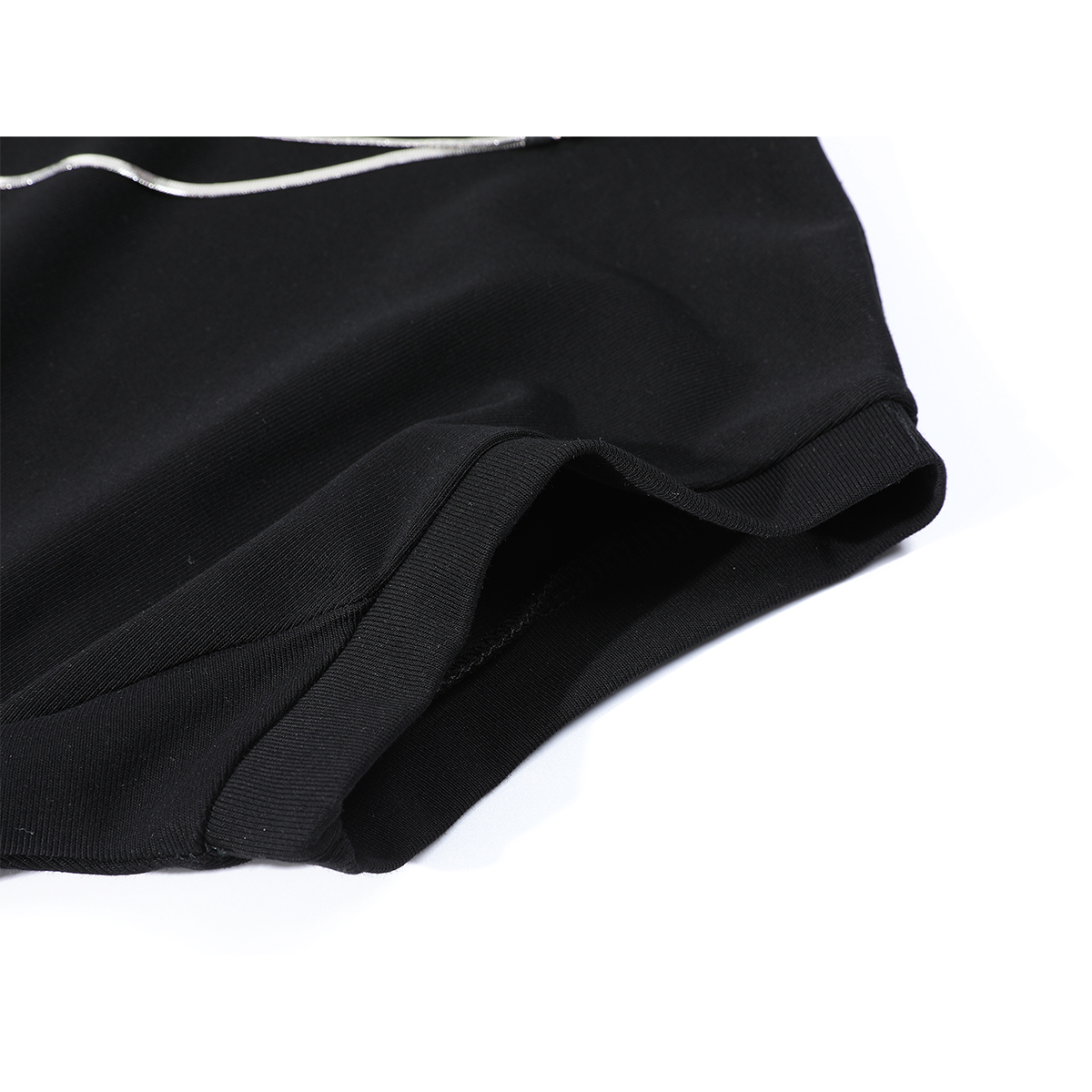 Cholisa-nın özünəməxsus zəncir dizaynı, çiyinləri açılan qollar, qeyri-bərabər düyün, qadınlar üçün yüksək keyfiyyətli qısaqol köynək, yay.