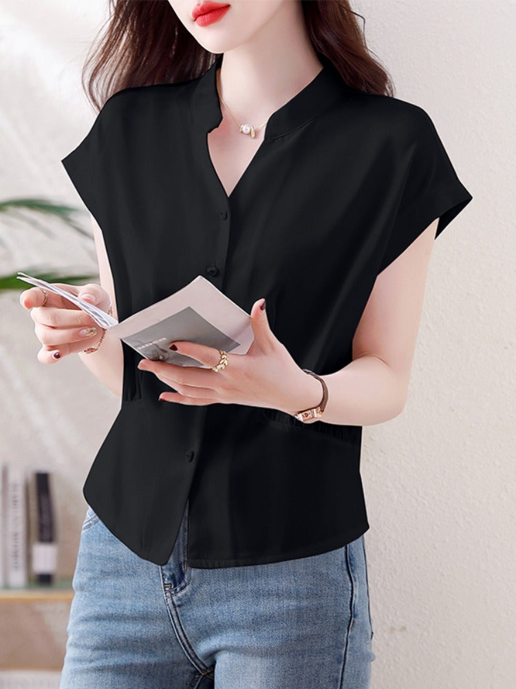 Böyük ölçülü qadınlar üçün zərif qısaqol köynək, 2026-cı ilin yeni yay stili, böyük ölçülü qadınlar üçün zərif bel hissəni sıxan V-yaxalı köynək.