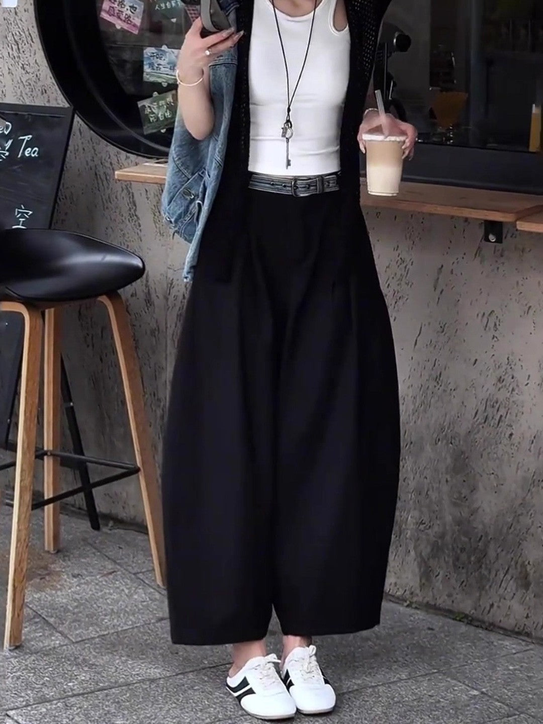 Qadınlar üçün qara qısa kostyum şalvar, yay stili, böyük ölçü, yüksək belli, arıqladıcı, dəbli, çoxfunksiyalı, geniş enli şalvar, şar şalvar.