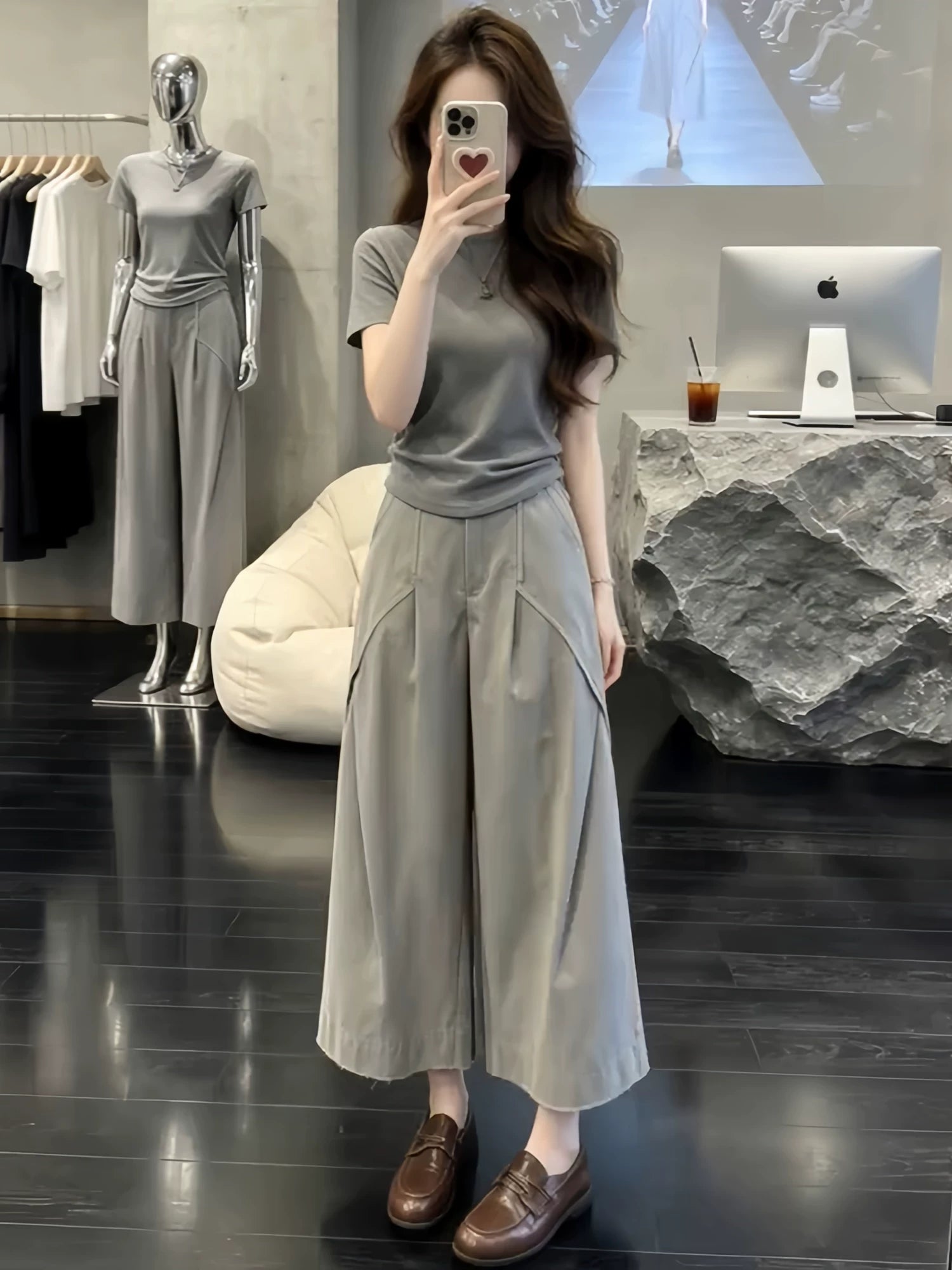 Qadınlar üçün Koreya minimalist üslublu kostyum 2026 yay yeni incə fit qısaqol köynək büzməli enli şalvar iki hissəli dəst