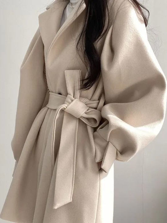 Qadın qış yun paltosu, kiçik, orta uzunluqlu, kostyum yaxası, qalınlaşdırılmış, kəmərli, arıqladıcı, fənər qollu, pambıqla örtülmüş trençkot