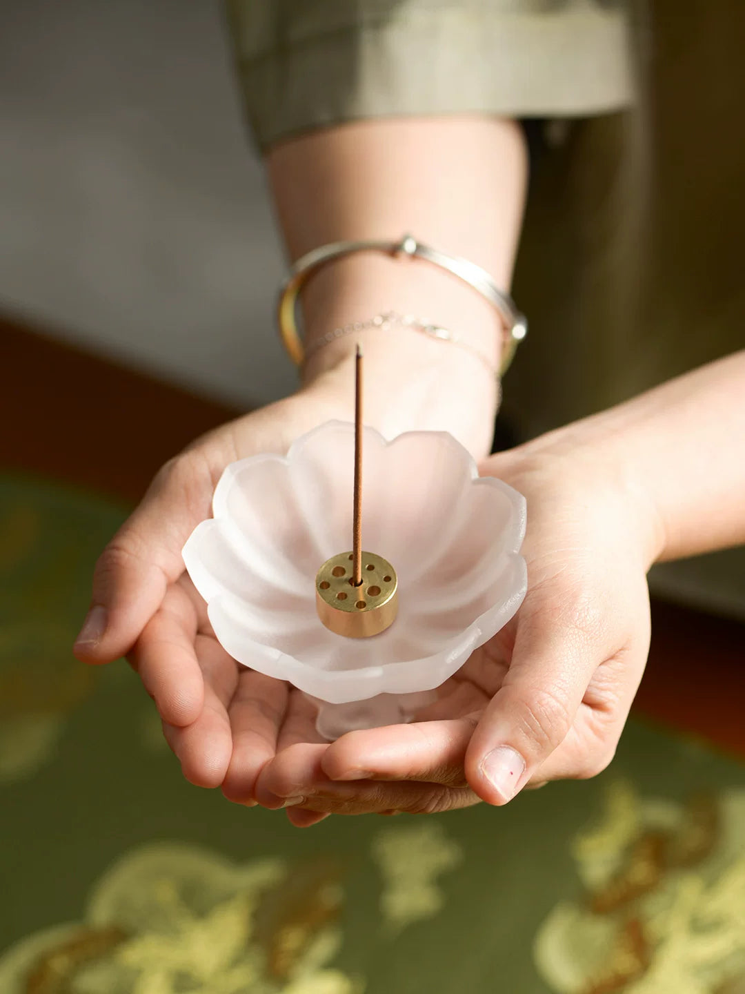 Çin üslublu Zen üslublu şirli lotus buxur yandırıcı, səndəl ağacı buxur tutacağı, xətt buxur bazası, evdə qapalı aromaterapiya brülörü