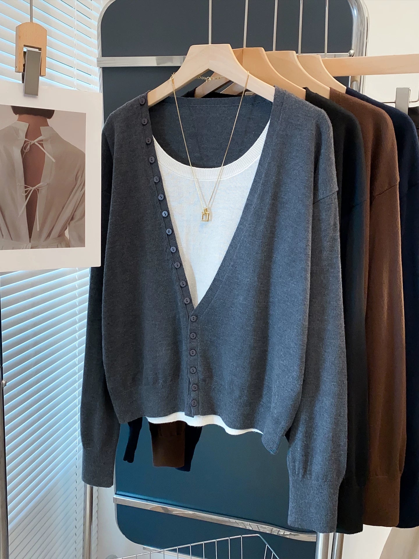 Dəyirmi yaxalı toxunmuş hırka, süni iki hissəli dəst, 2025 payız və qış yeni moda, geniş forma, dəbli sviter, qadın sviteri.