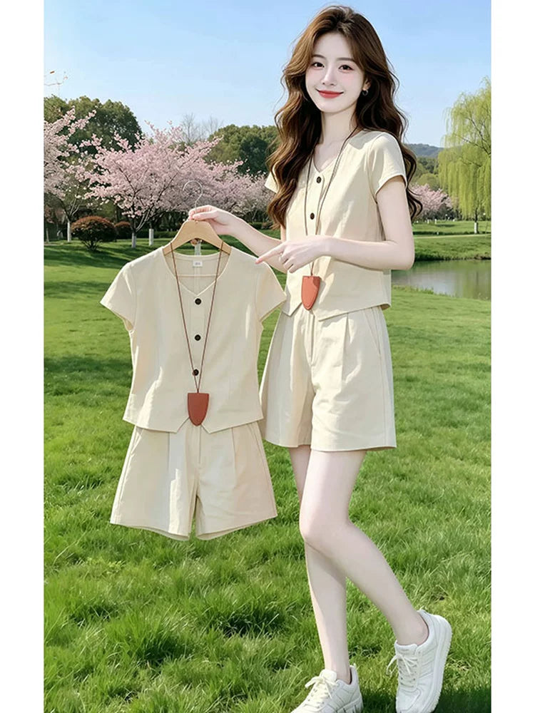 Koreya retro V-yaxalı qısaqol köynək və şort kostyumu qadınlar üçün yay yeni incə uyğun kommutasiya temperamenti iki hissəli dəst