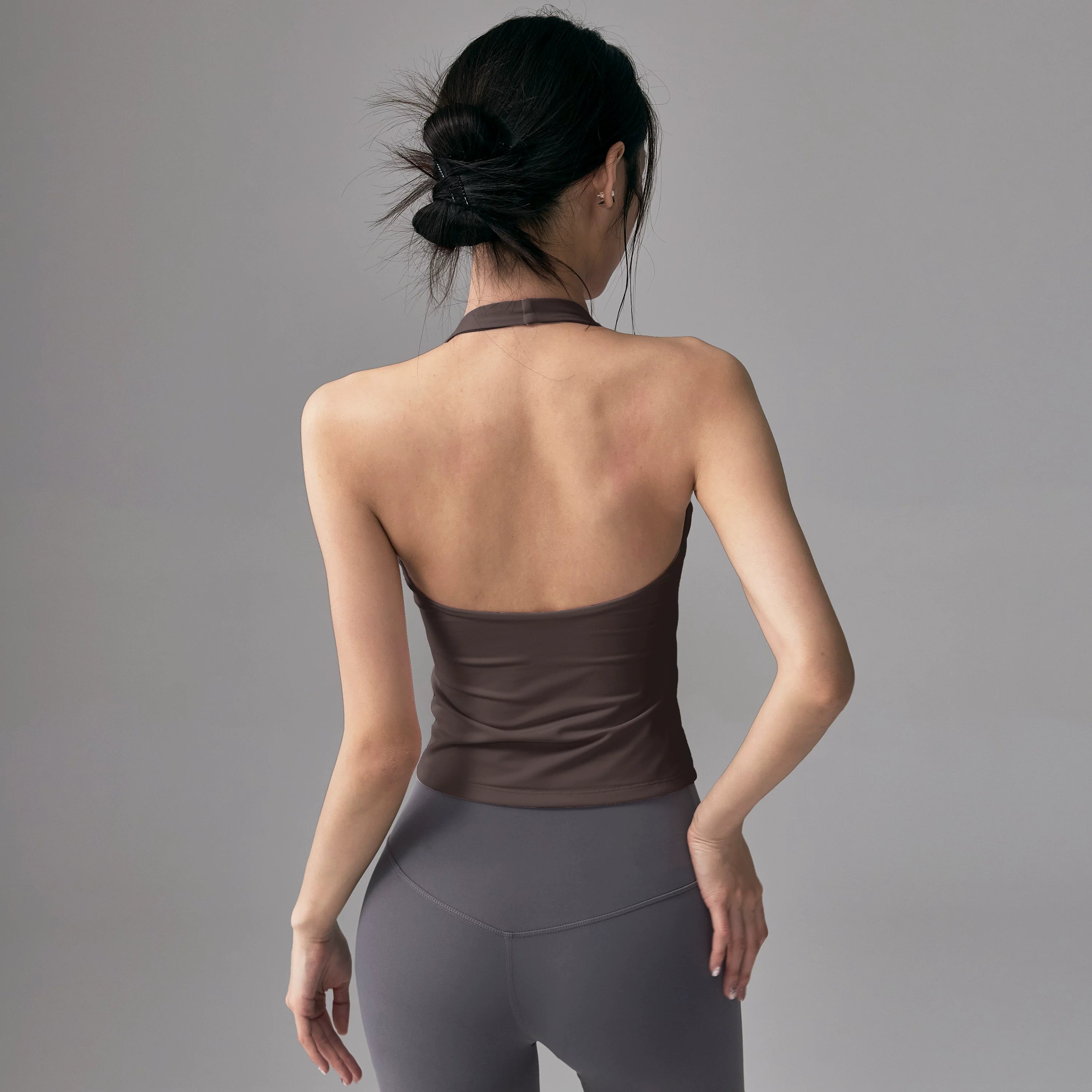 Fitnes qızları gözəl arxa yoqa jilet sinə yastığı ilə boyun idman büstqalter asma geyinmək Pilates məşq üstü