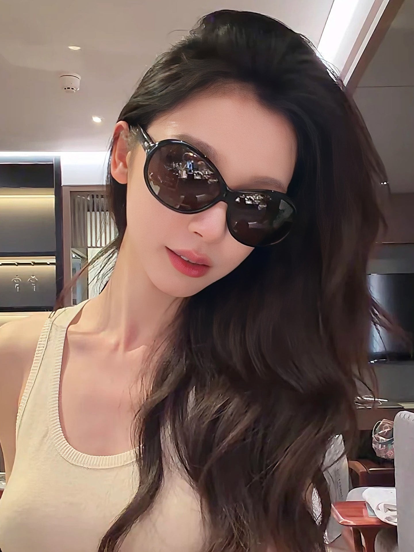 Yi Mengling'in eyni üslublu retro köhnə pul üslubunda böyük çərçivəli günəş eynəyi qadın qurbağası güzgü üzü kiçik anti-UV dəbli günəş eynəyi