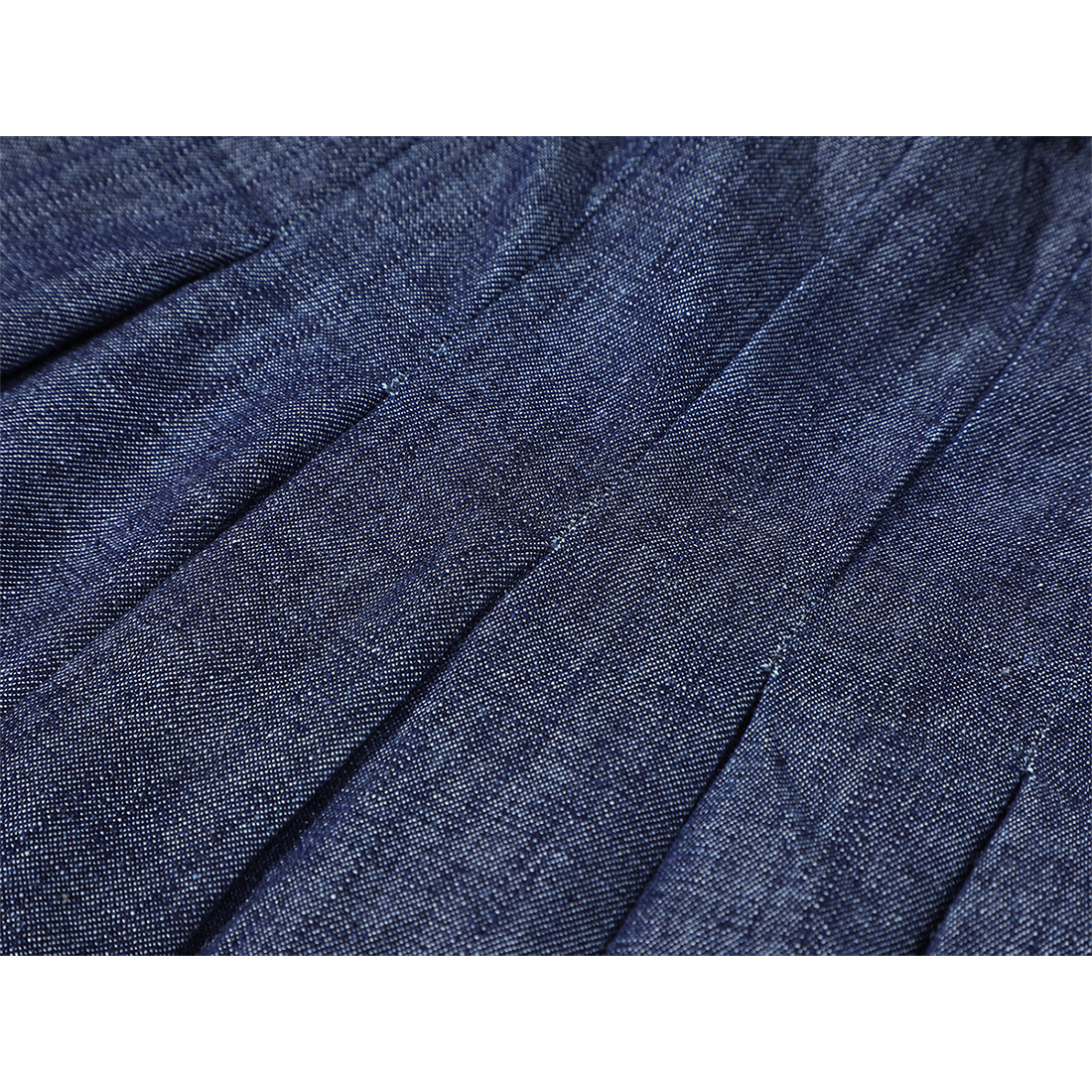 2025-ci ilin yeni yay modası olan Cholisa'nın qolsuz kamzol köynəyi, dəbdəbəli və yüksək səviyyəli fransız şık topudur.