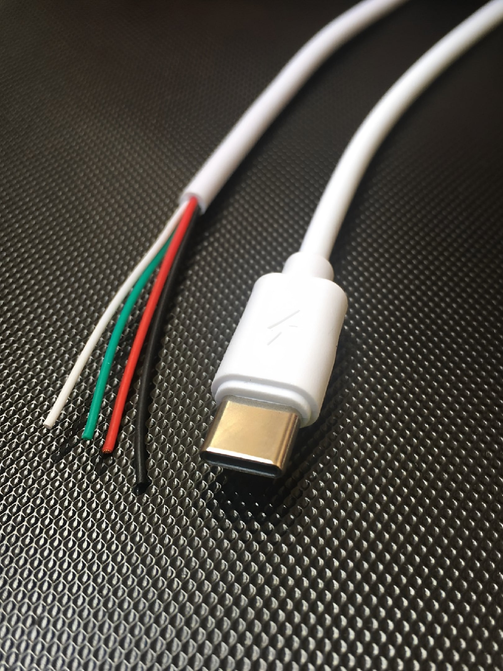 TYPE-C məlumat kabeli tək uclu tpc kişi kabeli sürətli enerji dolduran c2 nüvəli enerji təchizatı tək uclu kabel şarj edən usb kabel 3m