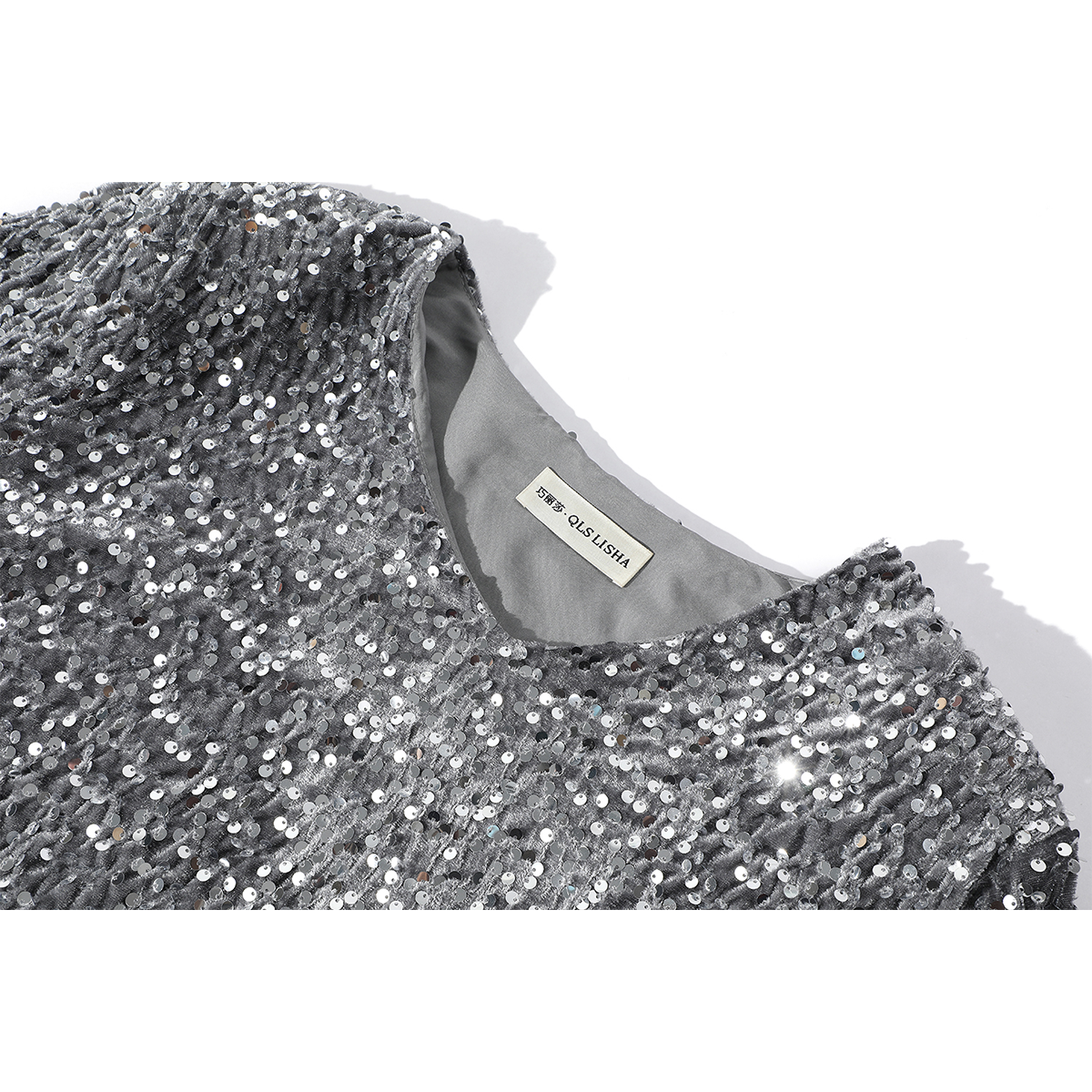 Chola Lisanın Yeni il geyimi: İllik görüşlər, payız və qış üçün bəzəkli zərif don - Balıqçılıq üslubunda görüş ətəyi