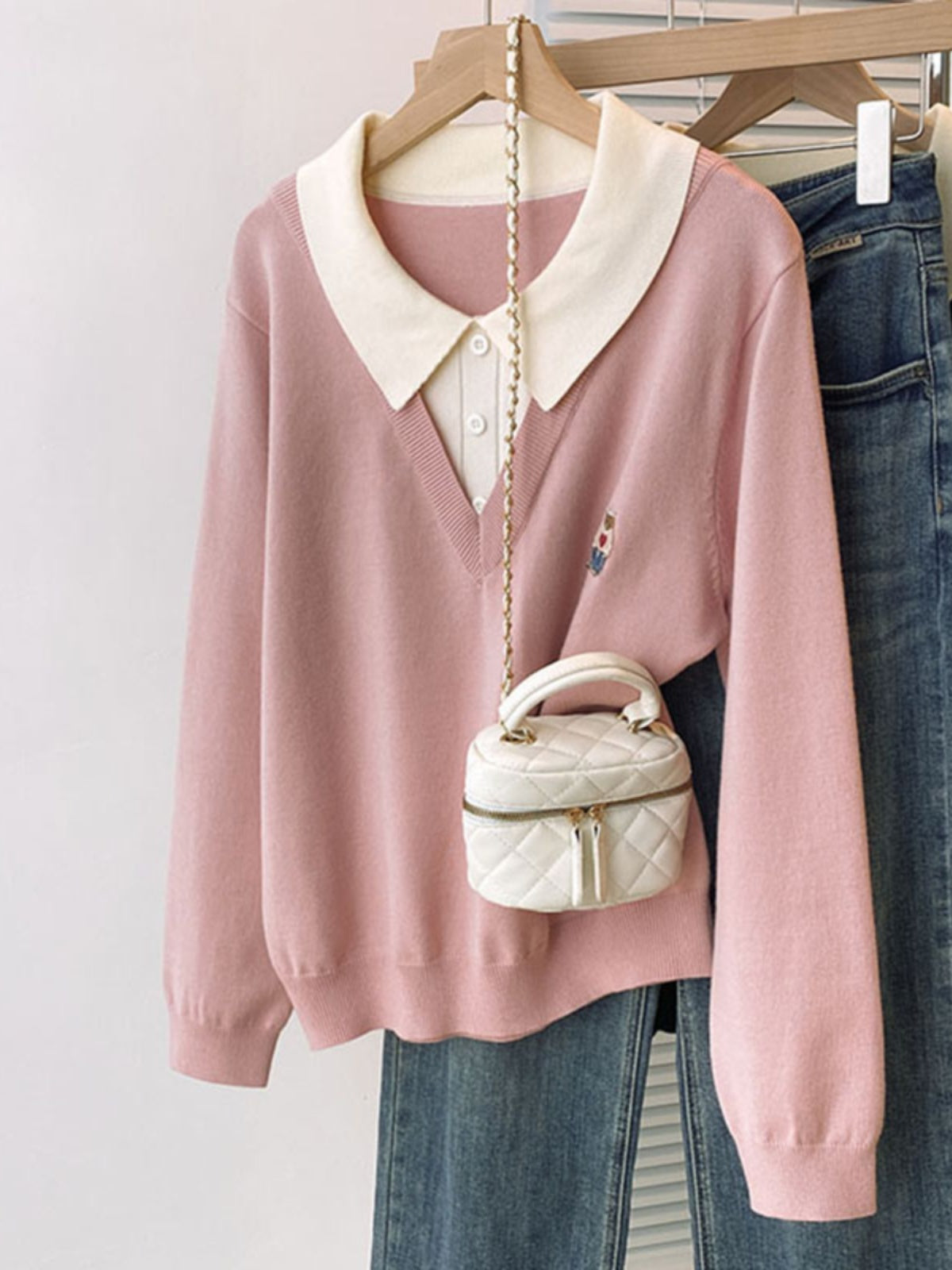 Oversized, youthful-looking, two-piece patterned knit sweater for women, fall and winter, loose-fitting, slimming and tummy-concealing underlayer.