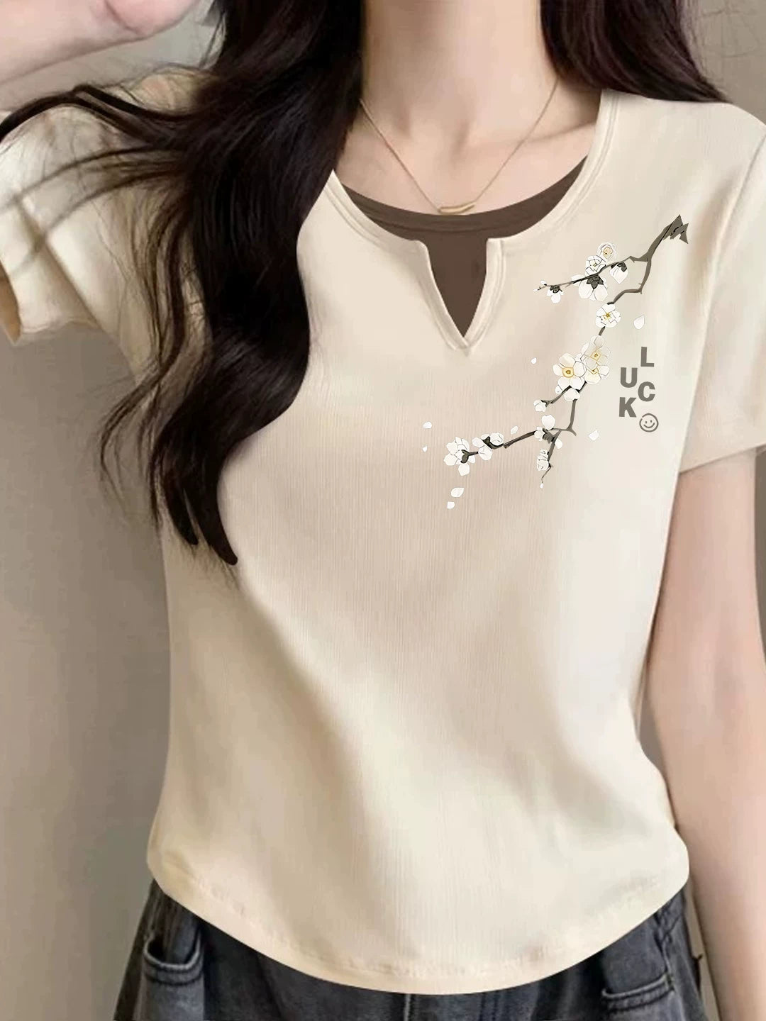 Xüsusi qiymətə flaş satış xarici ticarət qadın təmiz pambıq saxta iki parçalı zirvələr qadın moda rəng uyğun köynək temperamentli V-yaxa qısaqol köynək