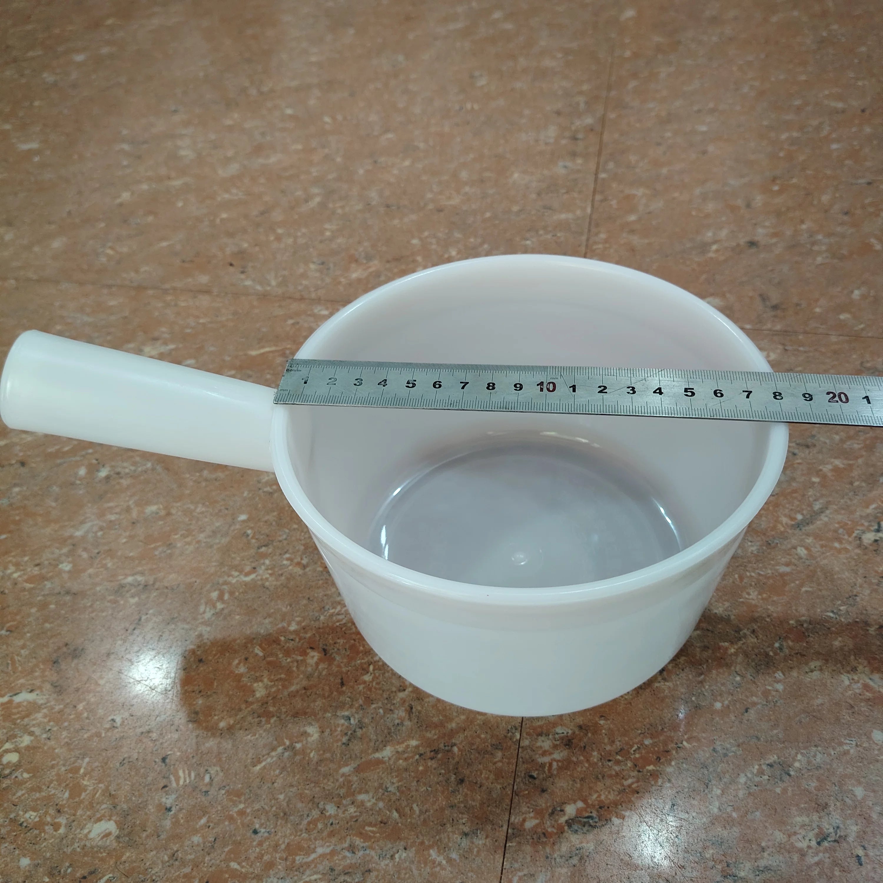 Qatılaşdırılmış su qabı plastik tualet mətbəxi məişət sənayesi çömçəsi su qabığı sürüşməyə davamlı çiçək suvarma çömçəsi su sürüşməsi