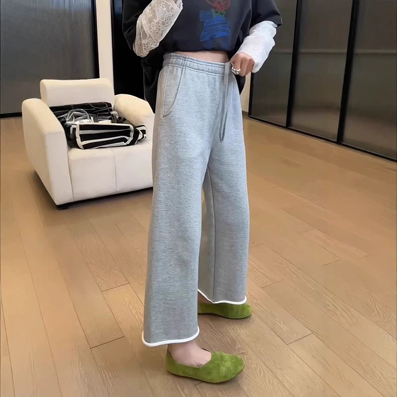 Armud formalı və bir az dolğun bədən quruluşlu bədən quruluşlu insanlar üçün 2026-cı il yay yeni stilində qısa şalvar və bükülmüş düz ayaqlı idman şalvarı - Arıqladıcı enli ayaqlı şalvar