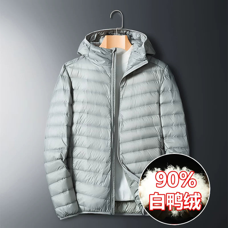 Ağacdələn 90% Ağ Ördək Tüklü Yüngül Tüklü Gödəkçə Kişilər üçün Qısa Stil Payız və Qış Yeni Stil Qısa Böyük Ölçülü İsti Küləkdən Qoruyucu Üst Geyim
