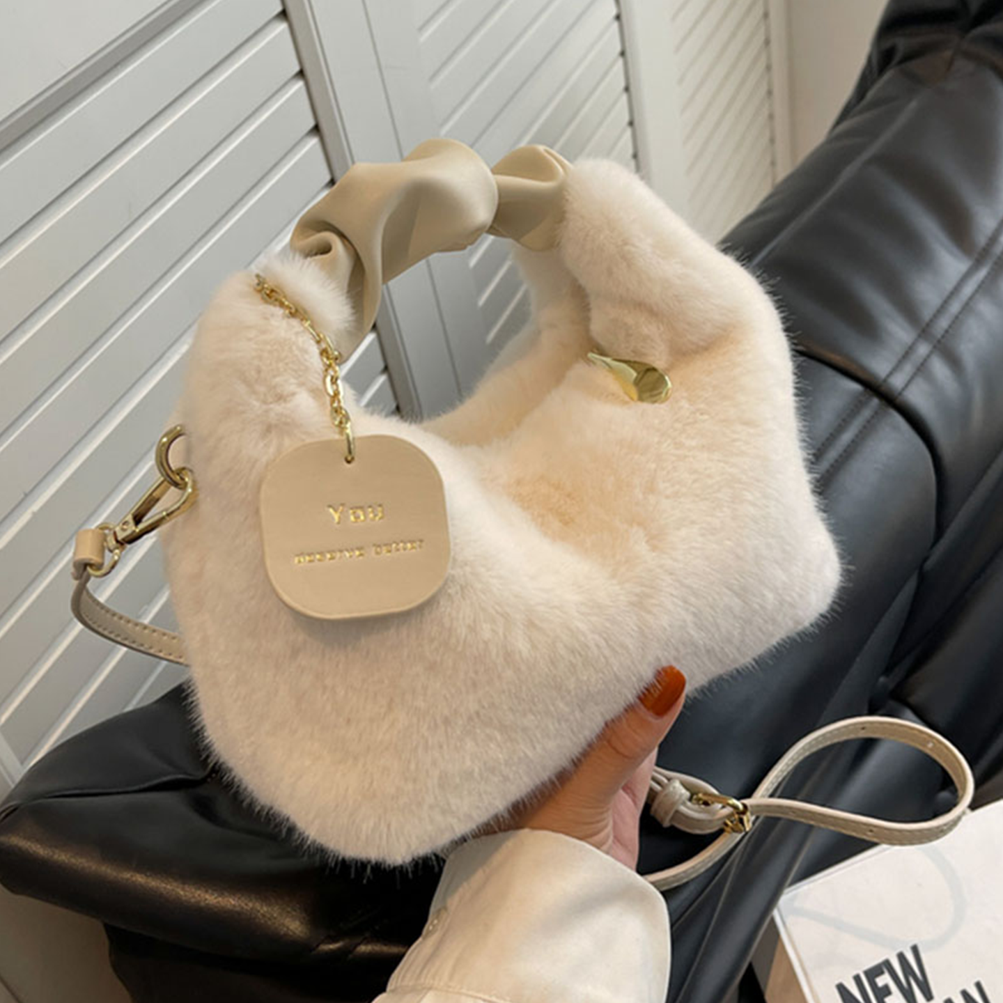 Qadınlar üçün tük tökülməyən yumşaq çanta, yüksək keyfiyyətli süni dovşan xəzindən hazırlanmış çanta, tük tökülməyən tüklü çarpaz bədən çantası.