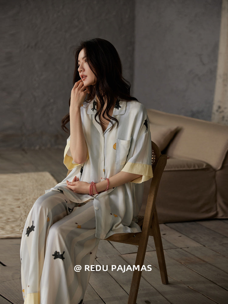 Qısqanc pijama qadınlar üçün yay buz ipək qısaqol şalvar şirin pişiklər sinə yastığı ilə birlikdə çöldə geyinilə bilər hamısı bir yerdə ev paltarları dəsti