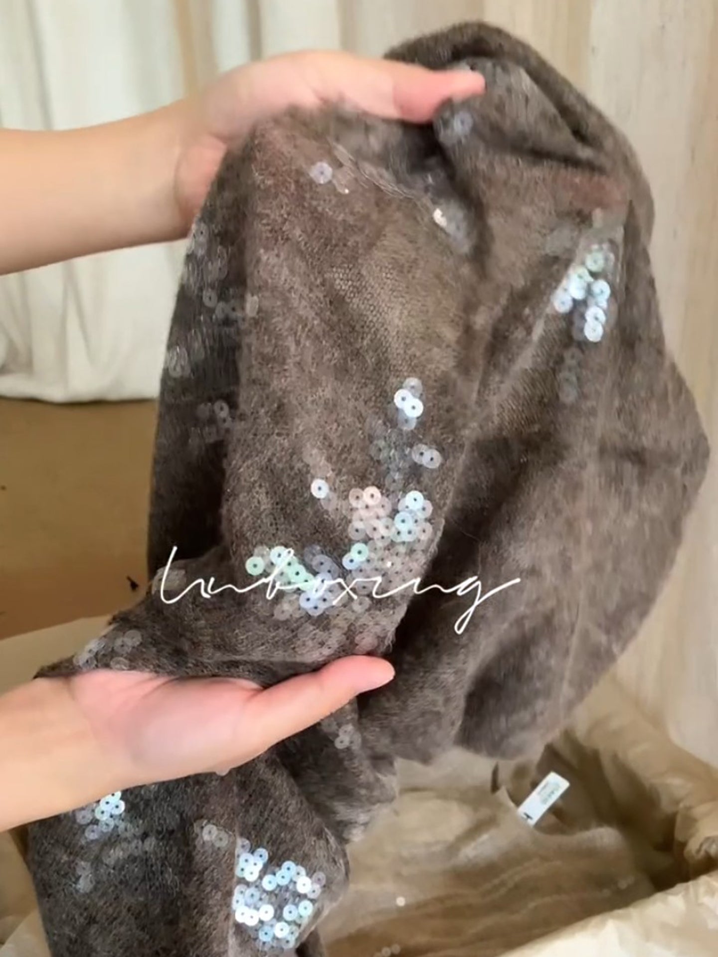 Qətiyyətlə tövsiyə edirəm! Payız və qış üçün mükəmməl olan, klassik, vintage üslubunda, rahat, bir az şəffaf, qəhvəyi rəngli yun sviter.