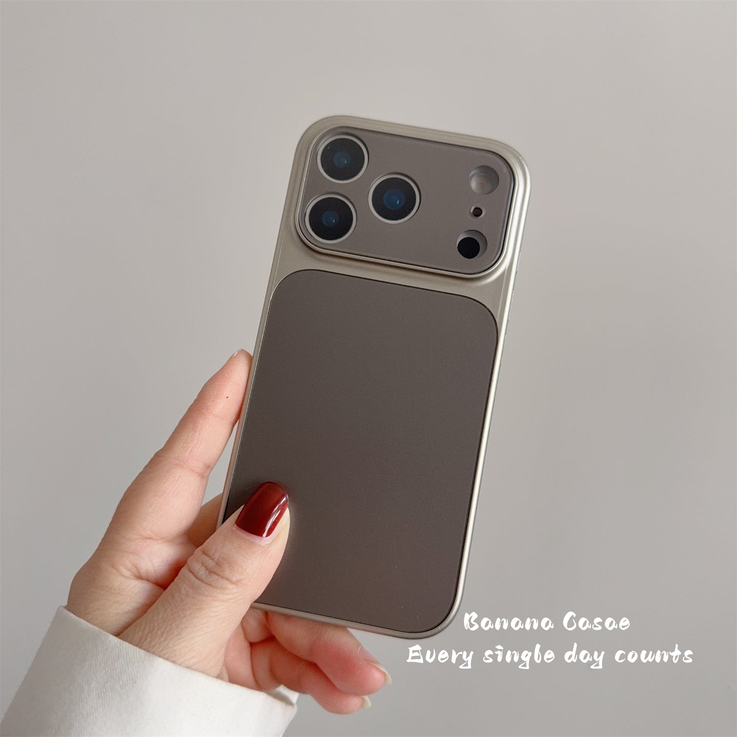 BananaCase yüksək səviyyəli retro mis rəngli elektrolizlənmiş çərçivə iPhone17promax mobil telefon qutusu 16pro Apple 15 üçün uyğundur linza filmi 14pro düşməyə qarşı 13 qoruyucu örtük sərt qabıq 17