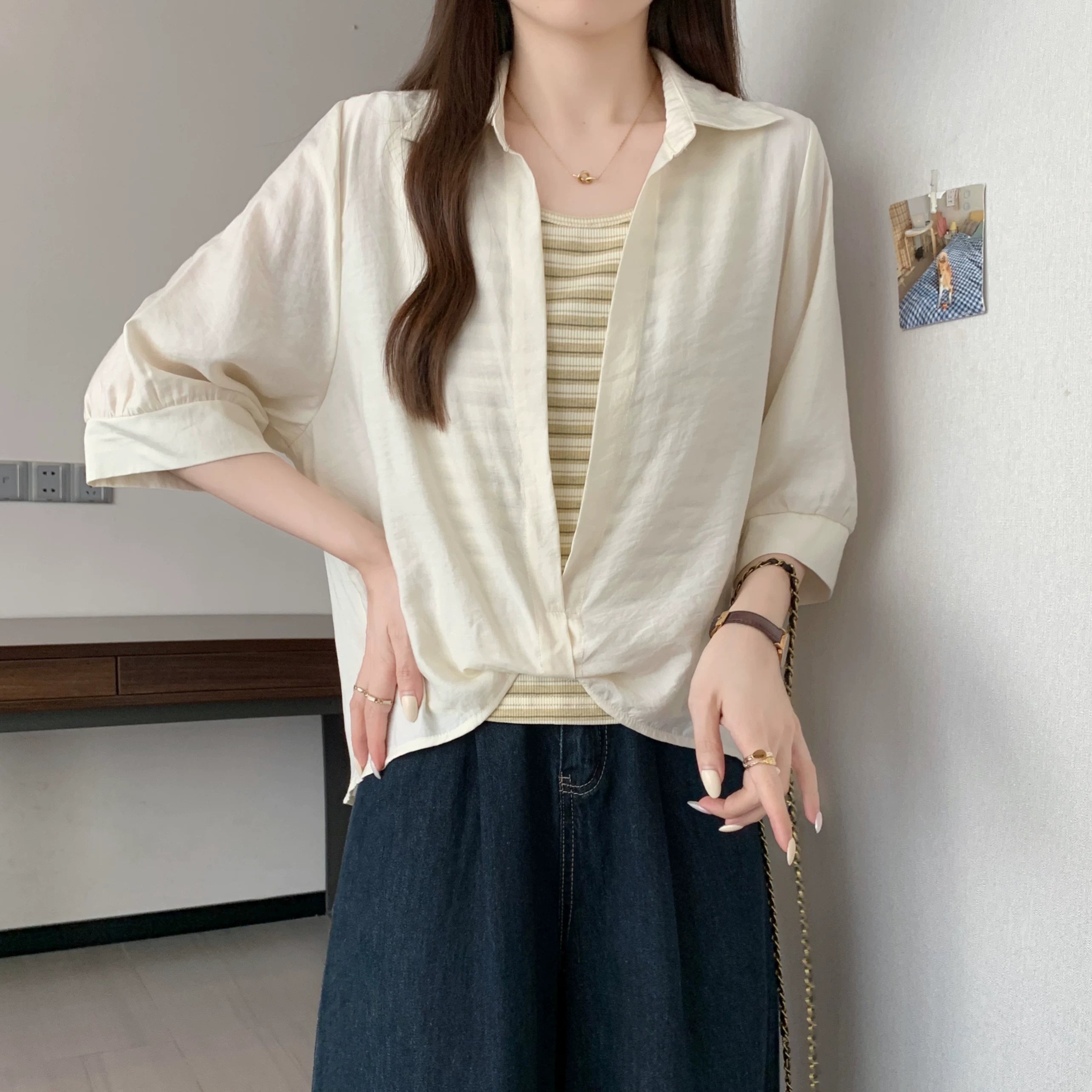 Qadınlar üçün böyük ölçülü dizaynlı, düyünlü süni iki hissəli qısaqol köynək, 2026-cı ilin yayı, geniş formalı, şık və gözəl, dəbli top.