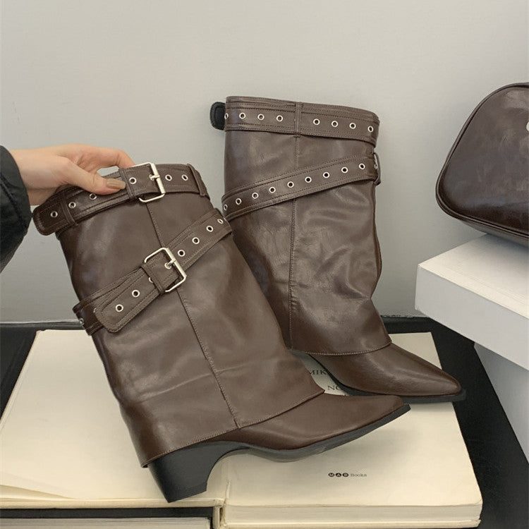 Dəbli qadın hündürdaban çəkmələri və qısa çəkmələri