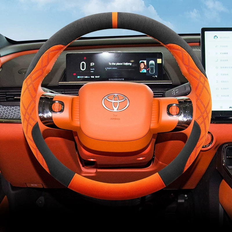 2025 Toyota Corolla üçün sükan örtüyü, zamşa və sürüşməyən, təri udma materialından hazırlanmışdır.