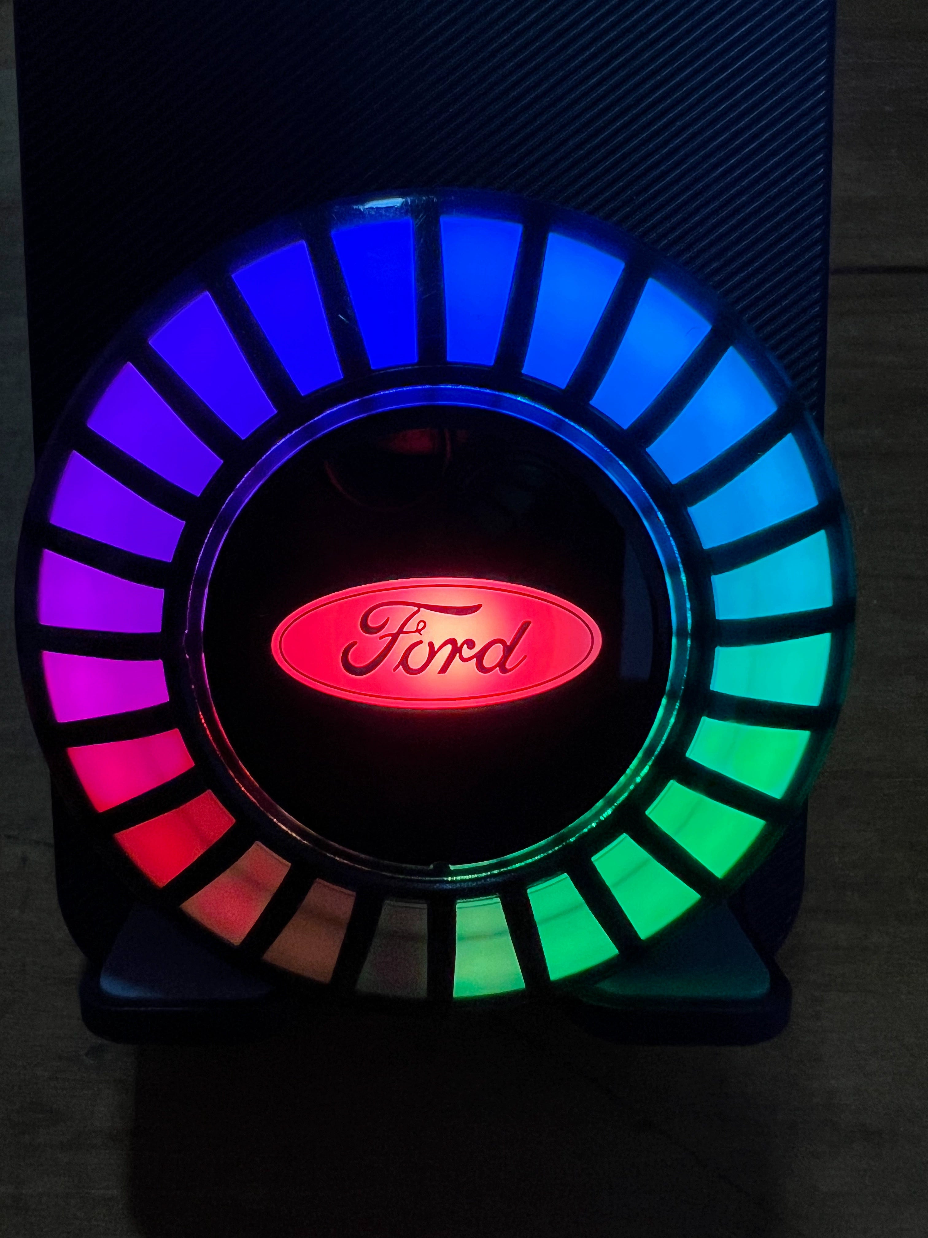 Yeni Təkmilləşdirmə Maqnit Emiş RGB Avtomobil Səsli İdarəetmə Pikap Mühit İşığı Ağıllı Avtomobil Havalandırma Ritmi İşıqlı Dekorasiya