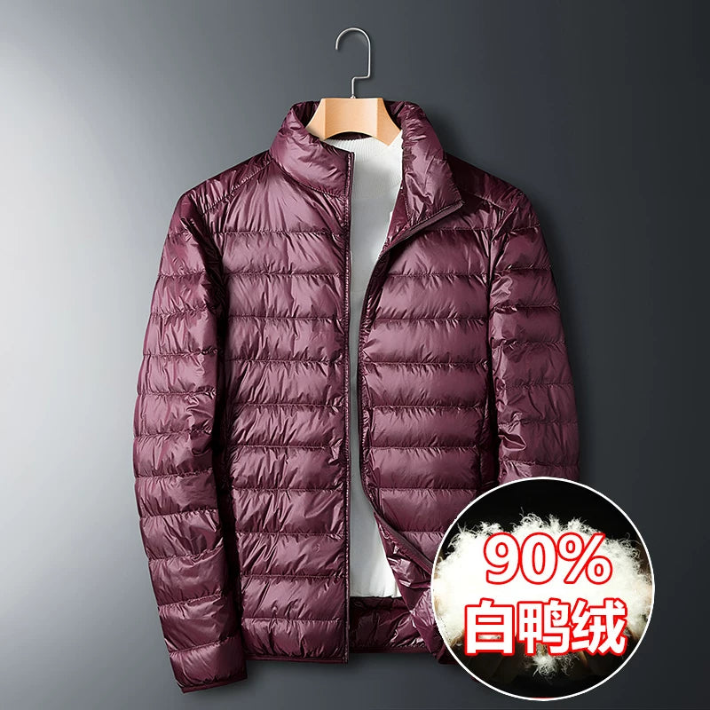 Ağacdələn 90% Ağ Ördək Tüklü Yüngül Tüklü Gödəkçə Kişilər üçün Qısa Stil Payız və Qış Yeni Stil Qısa Böyük Ölçülü İsti Küləkdən Qoruyucu Üst Geyim