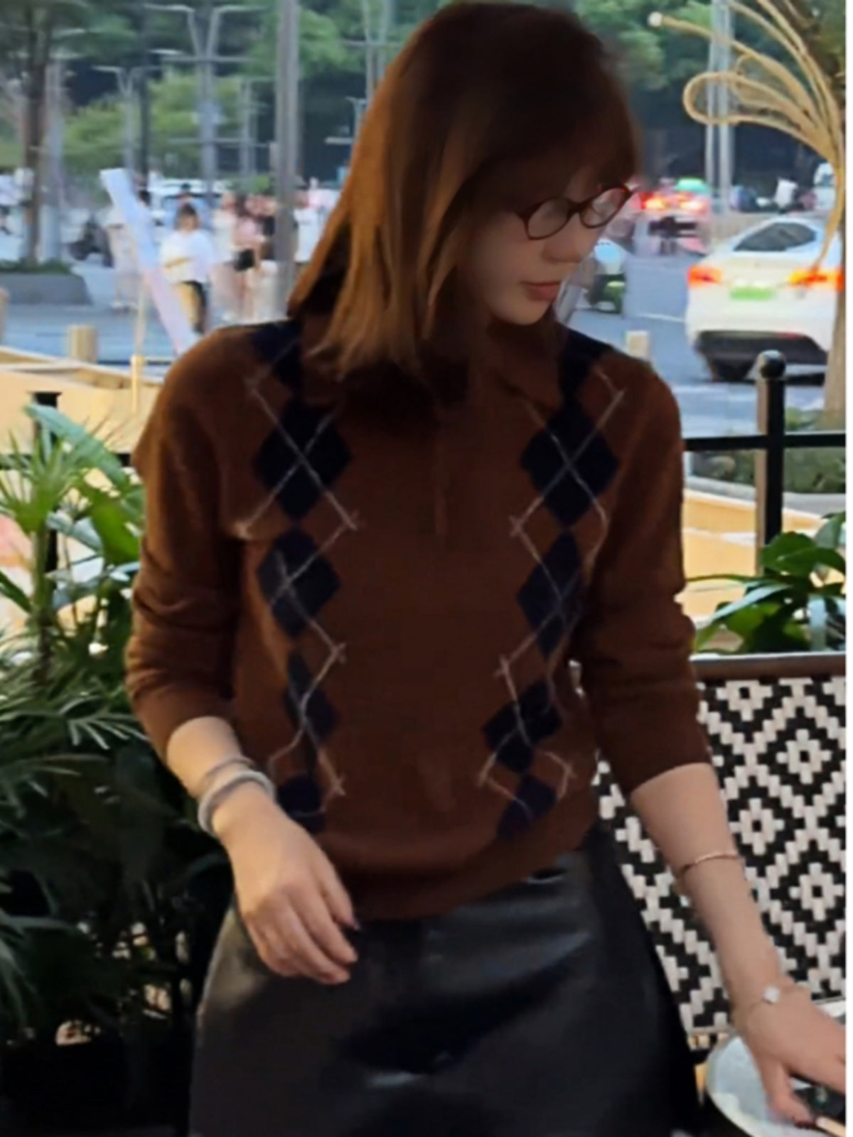 Qadınlar üçün incə, yaraşıqlı, isti və çoxfunksiyalı toxunma polo köynək, erkən payız və qış üçün idealdır. Fransız retro argyle yun top.