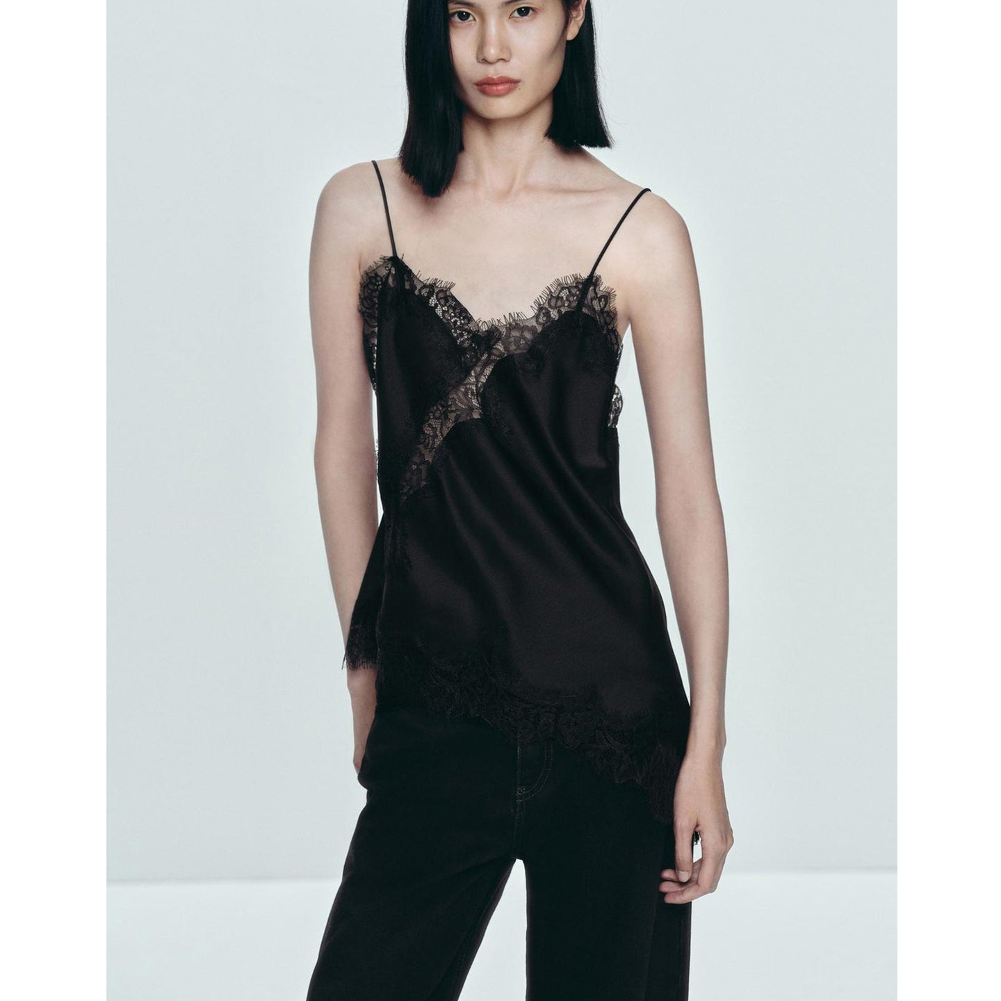 Yay Yeni Gəlişi Qadınlar üçün Gündəlik V-Yaxalı Asimmetrik Kənarlı Krujeva ilə Bəzədilmiş Alt Paltar Topu 5919105