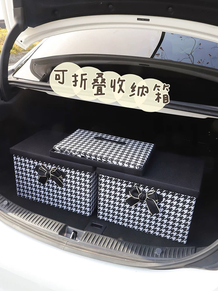 Baqaj təşkilatçıları, qatlanan saxlama qutuları və digər avtomobil saxlama həlləri daxil olmaqla, praktik avtomobil salonu aksesuarlarının tam kolleksiyası.